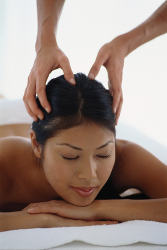 Massage bien-être du cuir chevelu. Salon de coiffure à Lens (62)